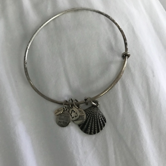 Alex and Ani Jewelry - 🛍 Alex and Ani silver shell bracelet